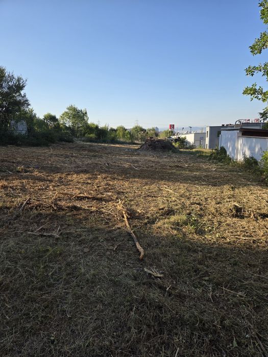 Почистване на парцели имоти и терени