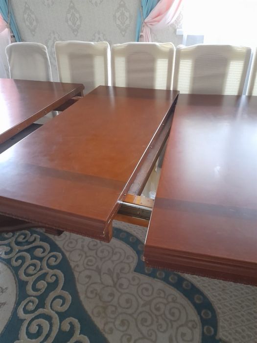Продается стол на ножках