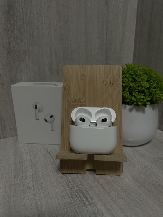 продам ориг AirPods 3