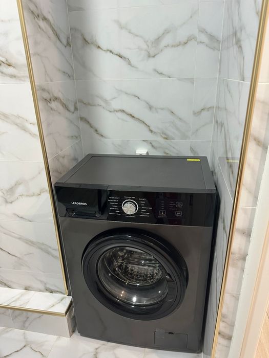 1- ком квартира с меб очень уютная и теплая . Ремонт свежий . Рядом шк