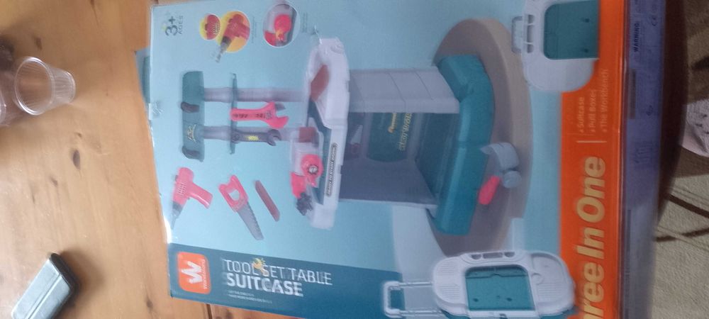 Куфарче с инструменти