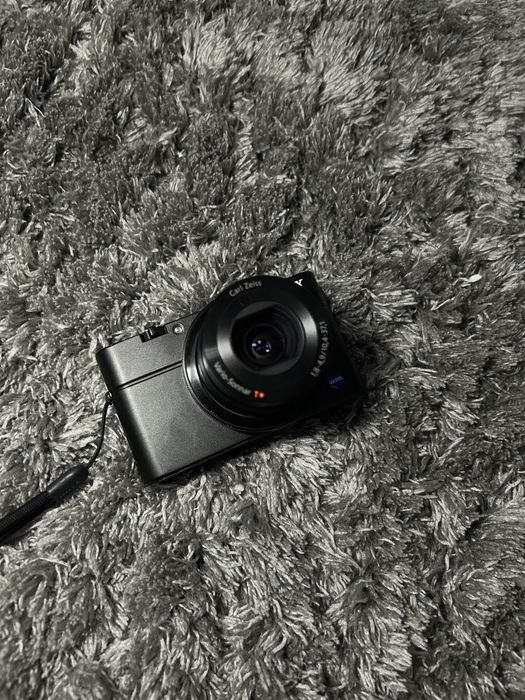 Camera digitala RX100