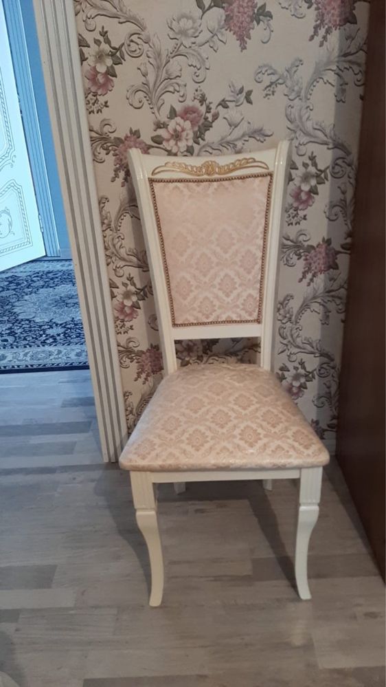 Столы для гостиной