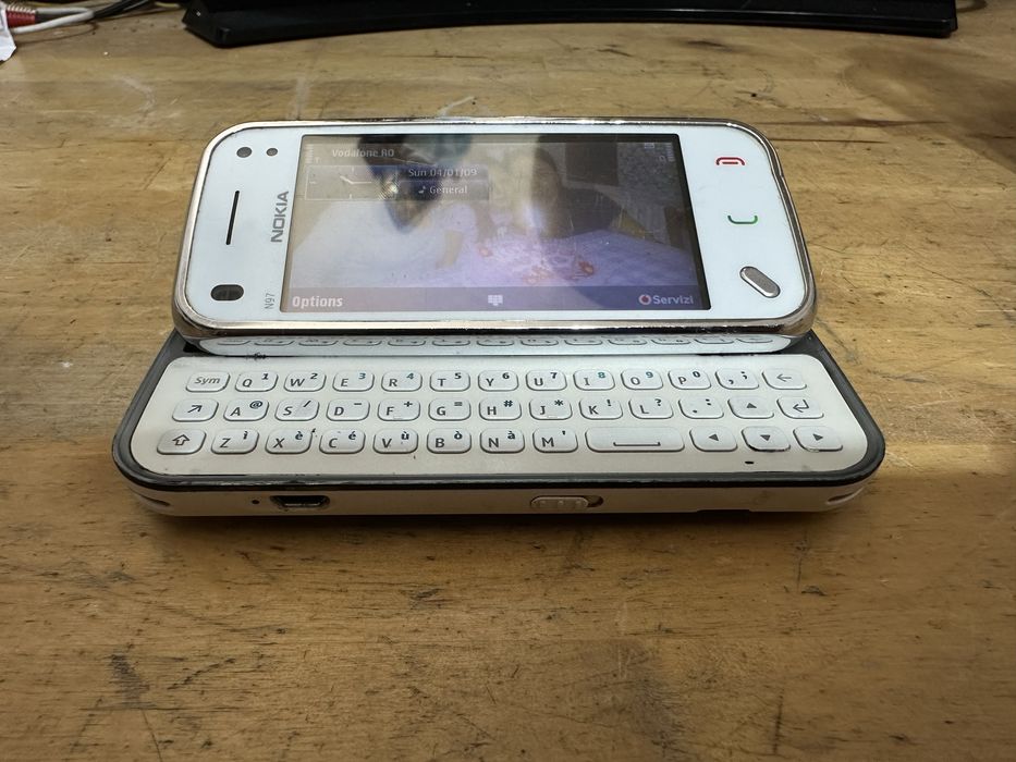 Nokia n97 lipseste capacul de la baterie