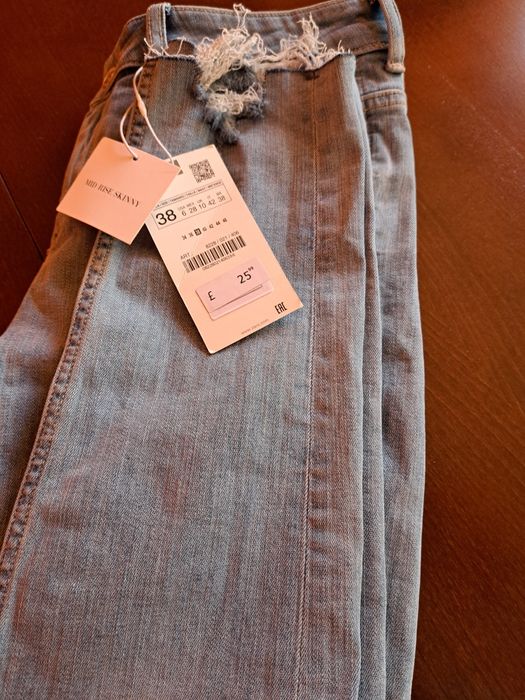 Светло сини дънки на ZARA