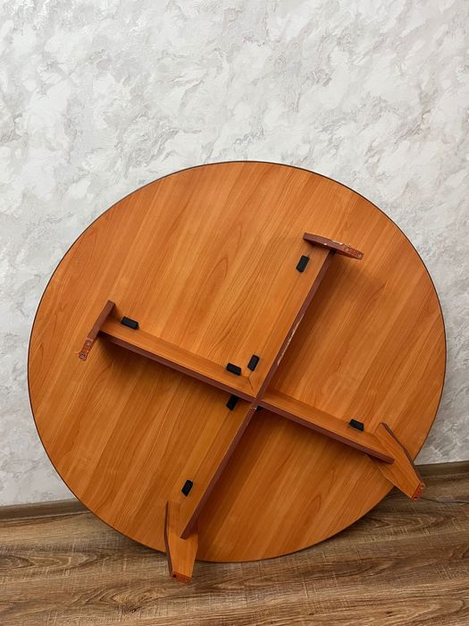 Продам круглый стол