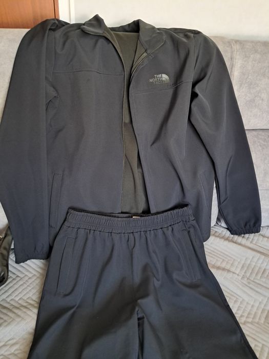 Продаётся костюм спортивный