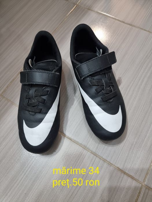 Ghete fotbal Nike marime 34