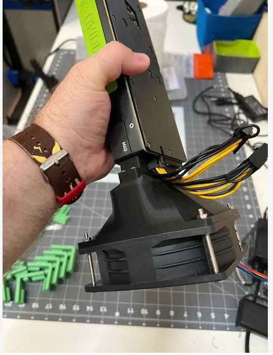 Vand placa video Tesla M40 Vram 12GB (titan x): gaming/Davinci Resolve