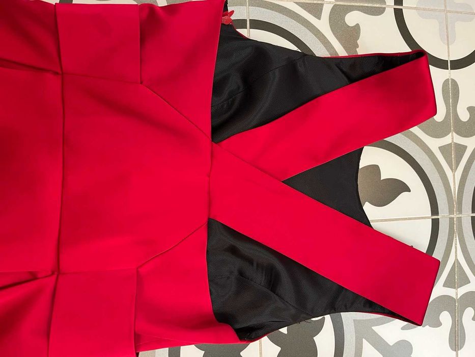 Прекрасна червена рокля Zara от тафта S размер