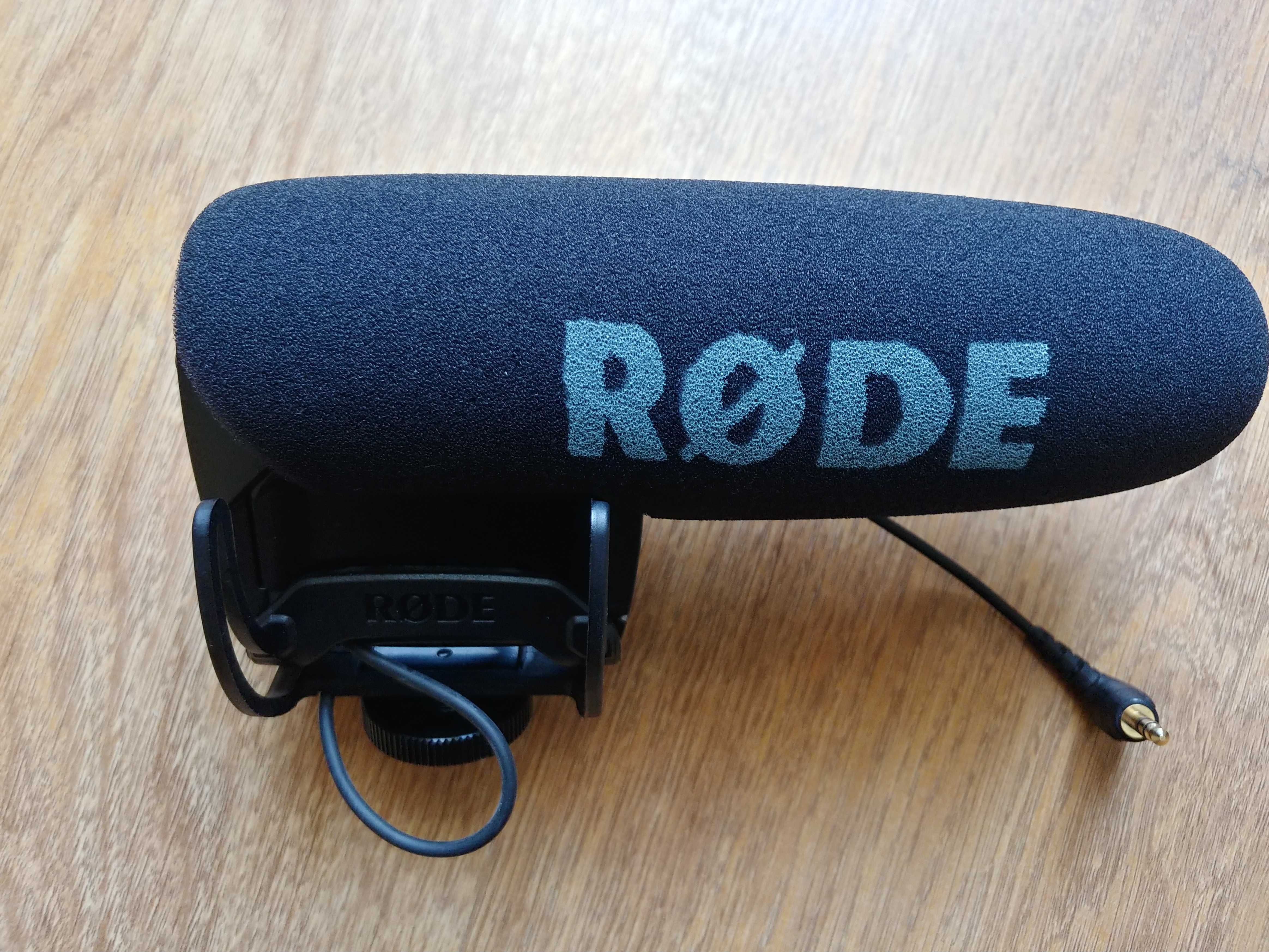 Микрофон Rode VideoMic Pro за монтаж на камера с deadcat