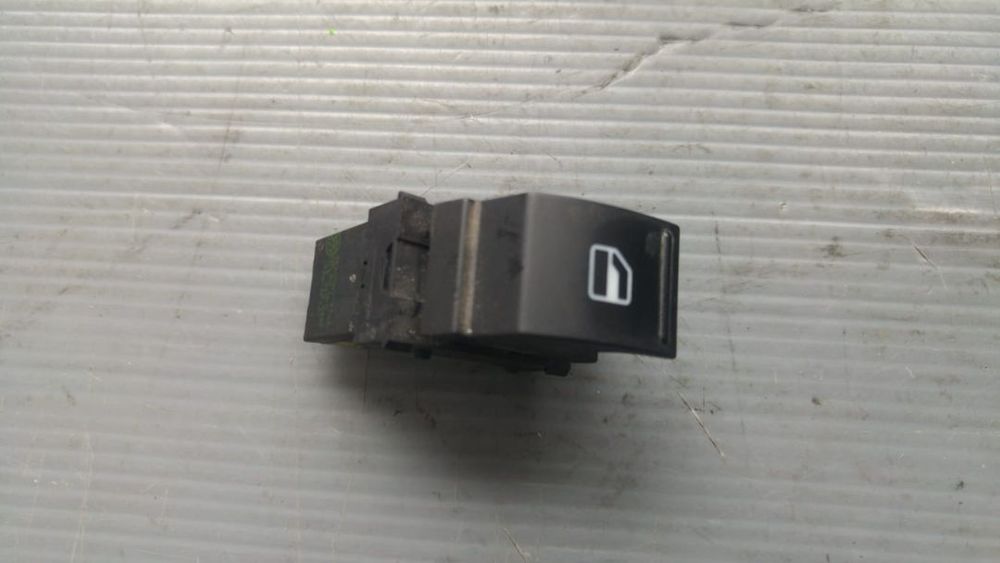buton geam dreapta fata vw passat b6 7l6959855b