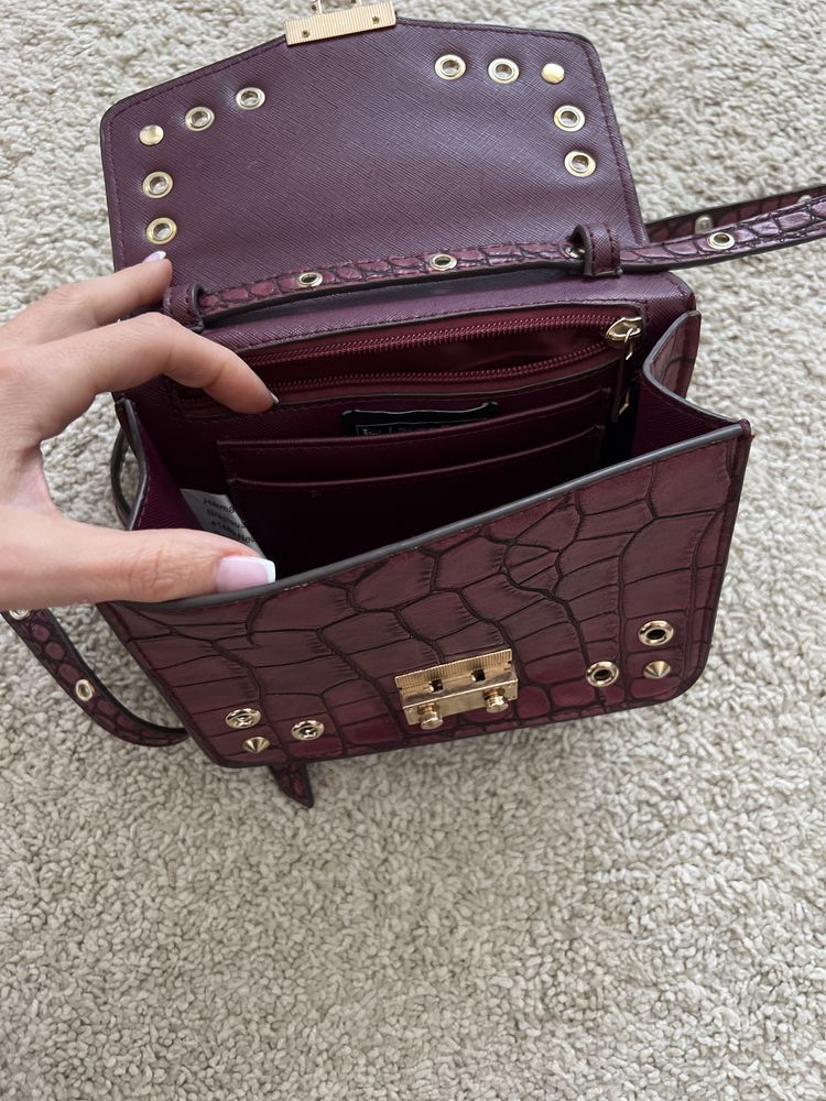 Geanta crossbody bordo cu tinte