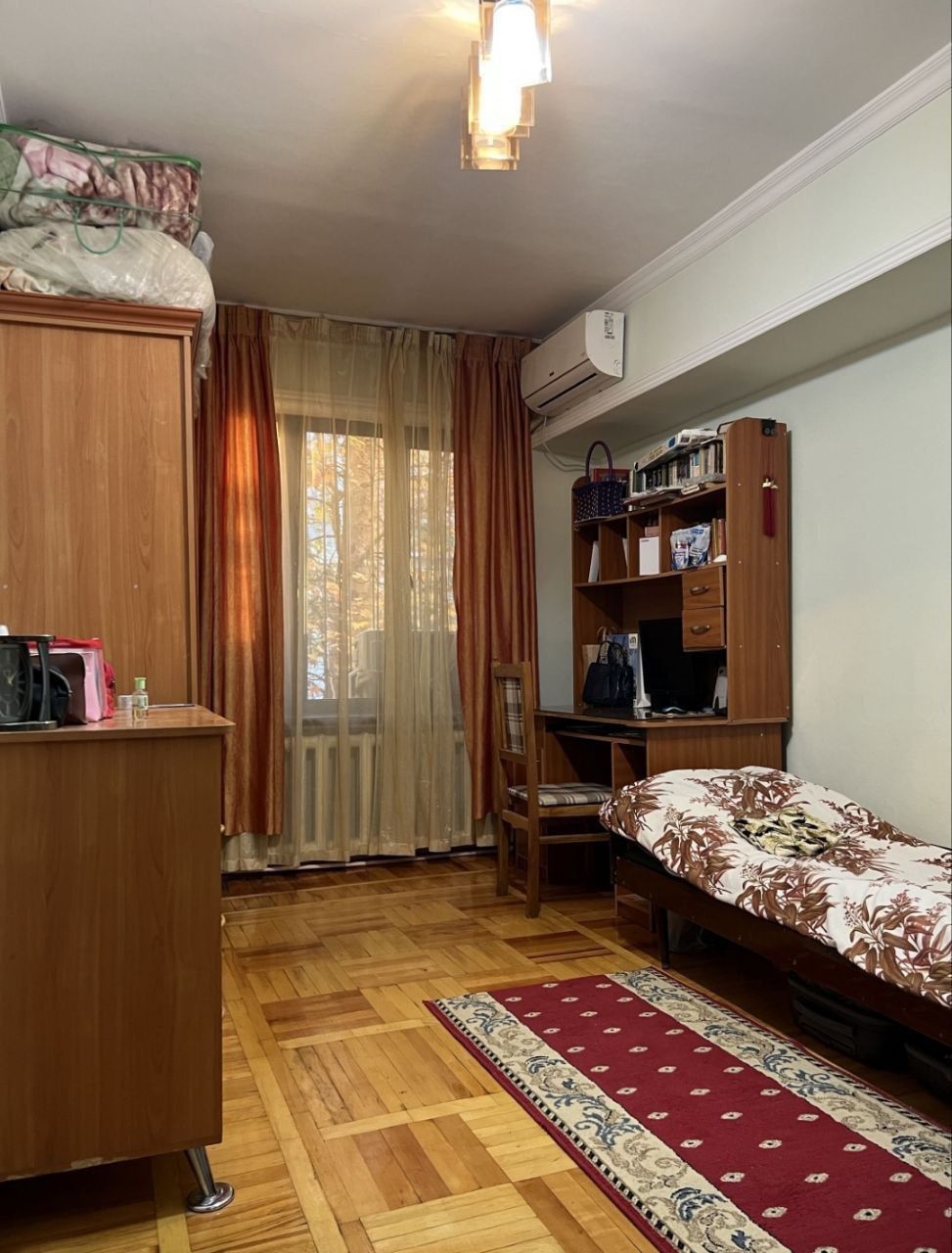 Продам Юнусабад 4кв 2/2/4 балкон 2х6