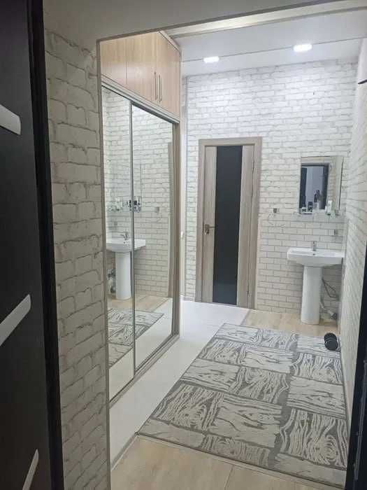 трехкомнатная квартира; Мирзо-Улугбекском районе орр—рынок Паркентский