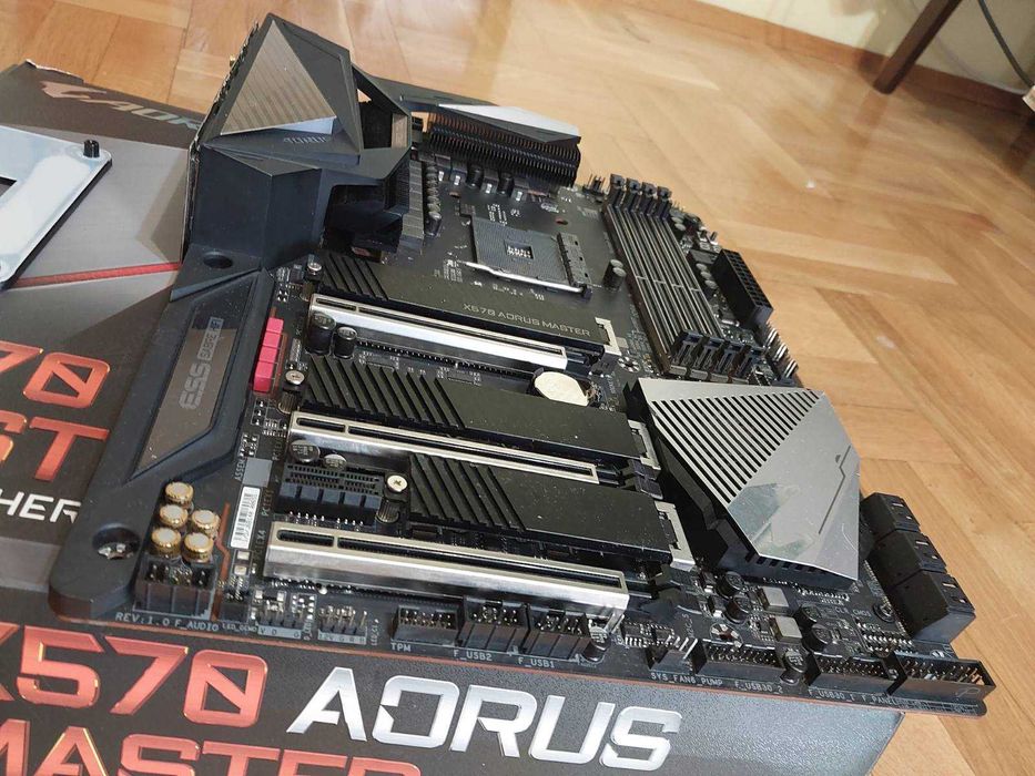 AMD Ryzen 7 5800Х + Gigabyte X570 Aorus Master Wi-Fi