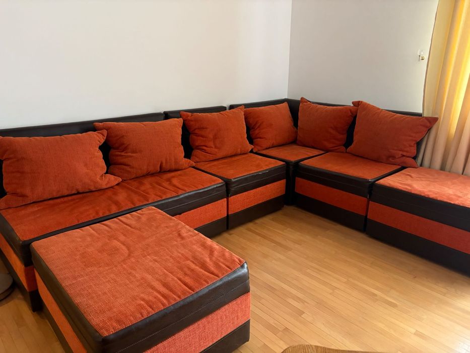 Vând canapea modulară tip colțar, formată din 6 module + taburet mare
