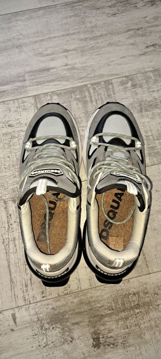 Vând adidasi dsquared2