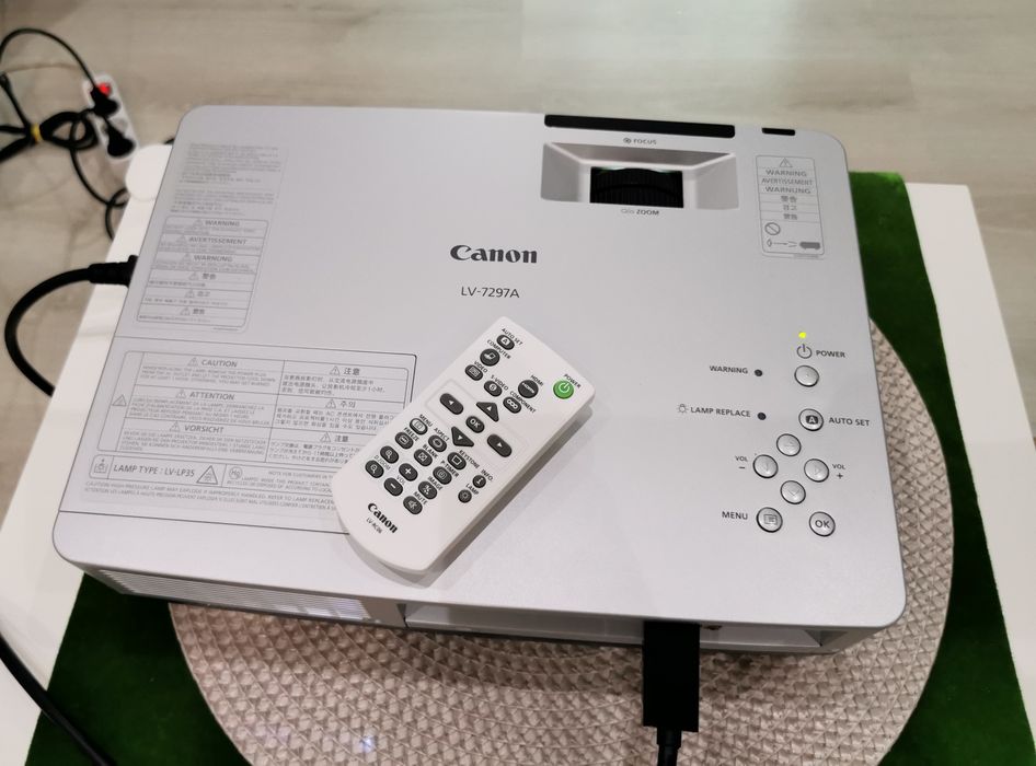 Videoproiector Canon LV-7297A HDMI nou la cutie