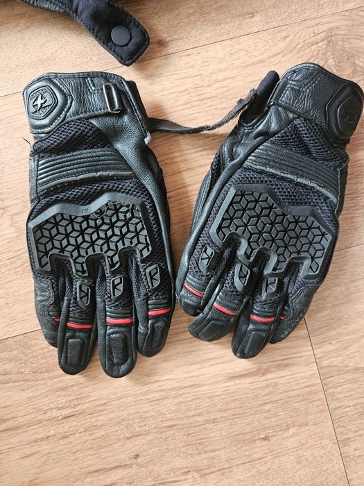 Geaca moto Alipinestars city (rupta, zgariata), manusi, aparatoare