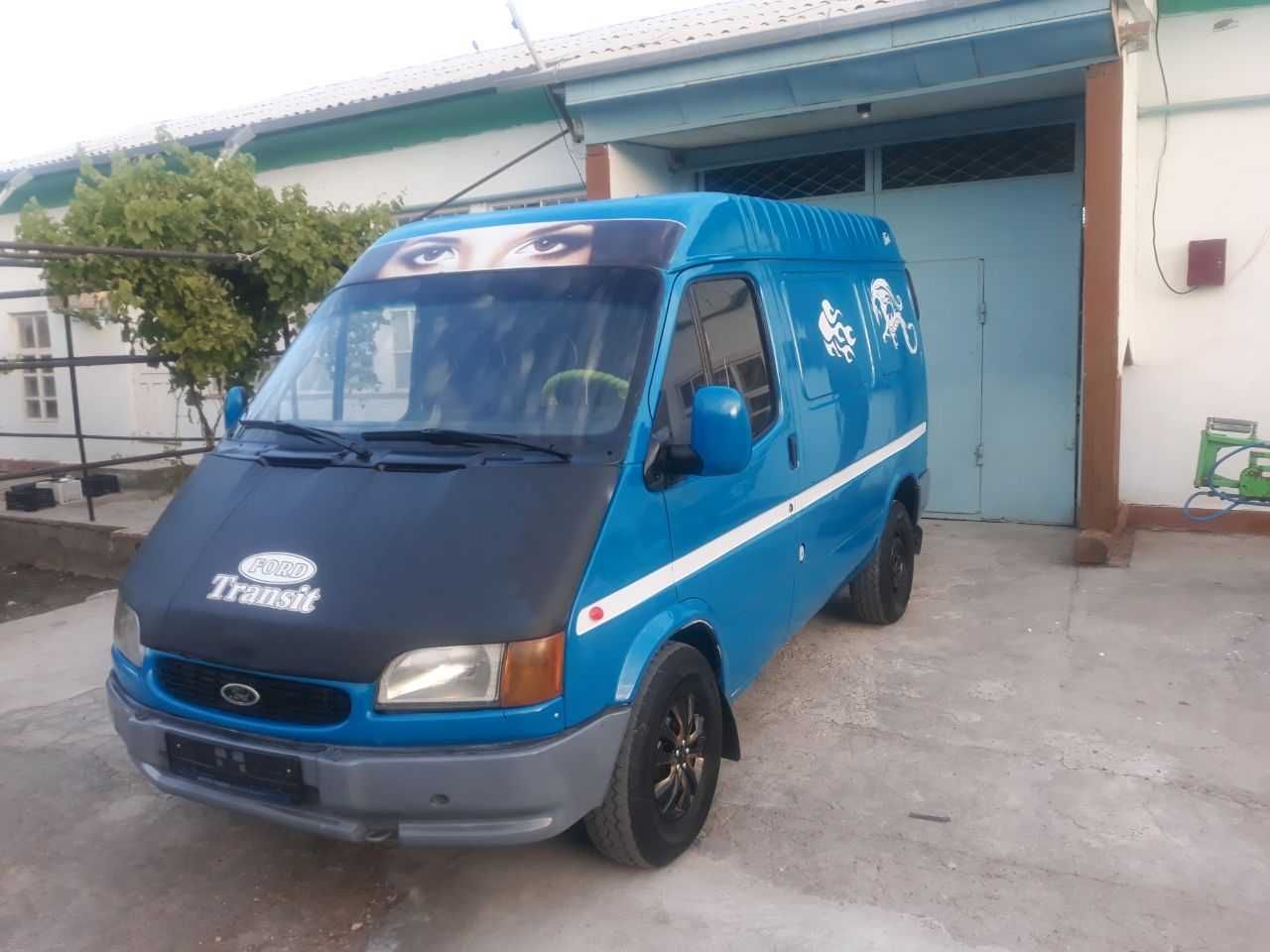 Ford sotiladi 1993 -yil