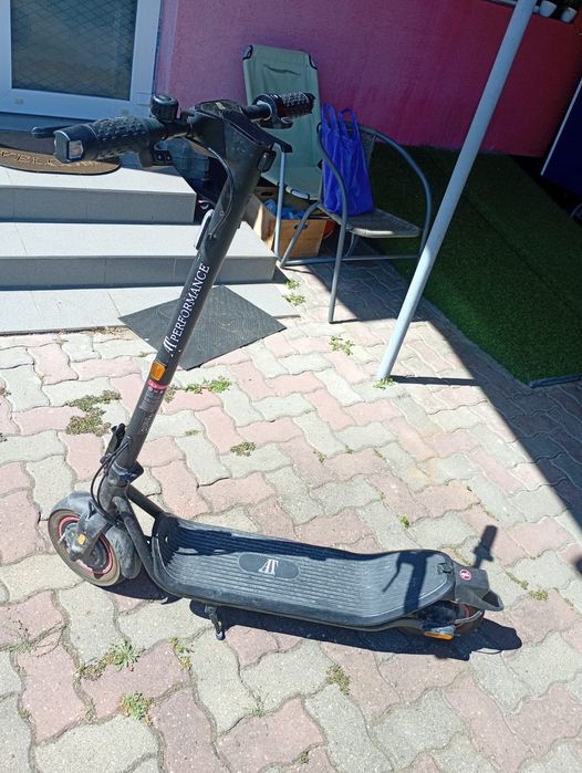 Trotineta nefunctionala, pentru reparație sau piese de schimb