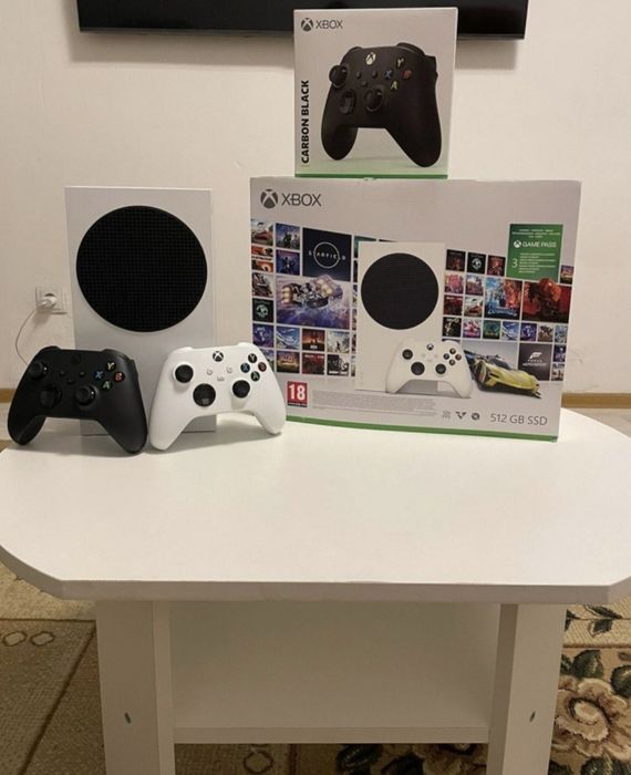 Продам новую Игровую приставку Xbox Series S + геймпад
