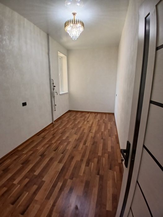 7 микрараёнда 1 хонали 42 квадрат .4 этаж дом 5 этажлик .нархи 29000 д