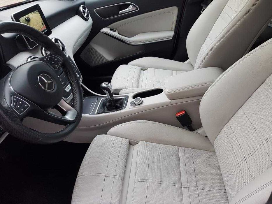 Vand Mercedes-Benz , categoria A 200 D, 2016