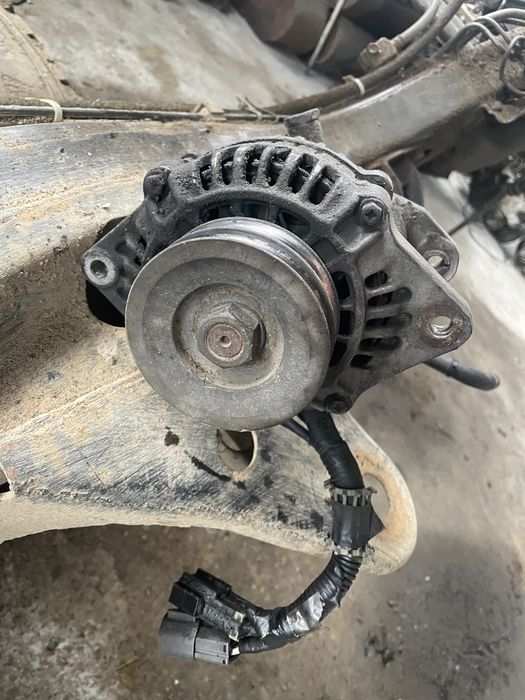 Alternator Nissan Patrol Y60 2.8td cu pompa vacum