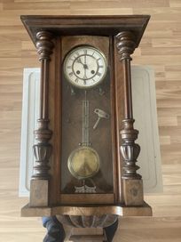 Продава работещ старинен часовник