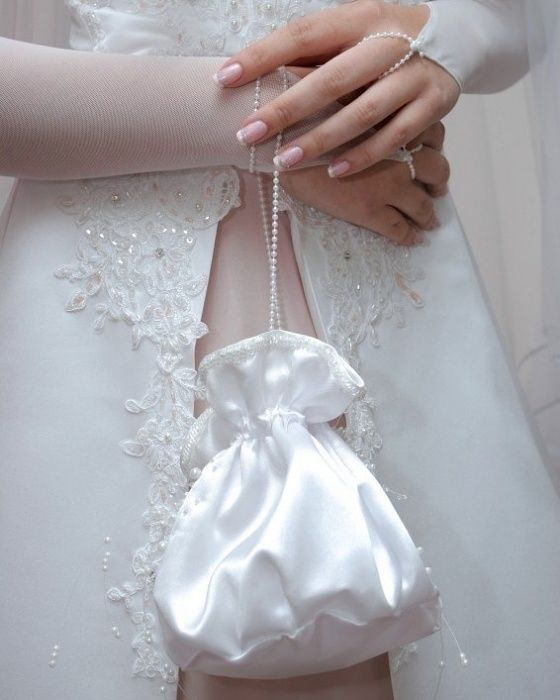Вечерняя сумочка на выпускной и свадебная сумочка невесты.