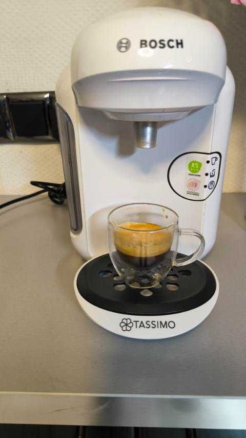 Продавам кафе машина с капсули BOSCH Tassimo