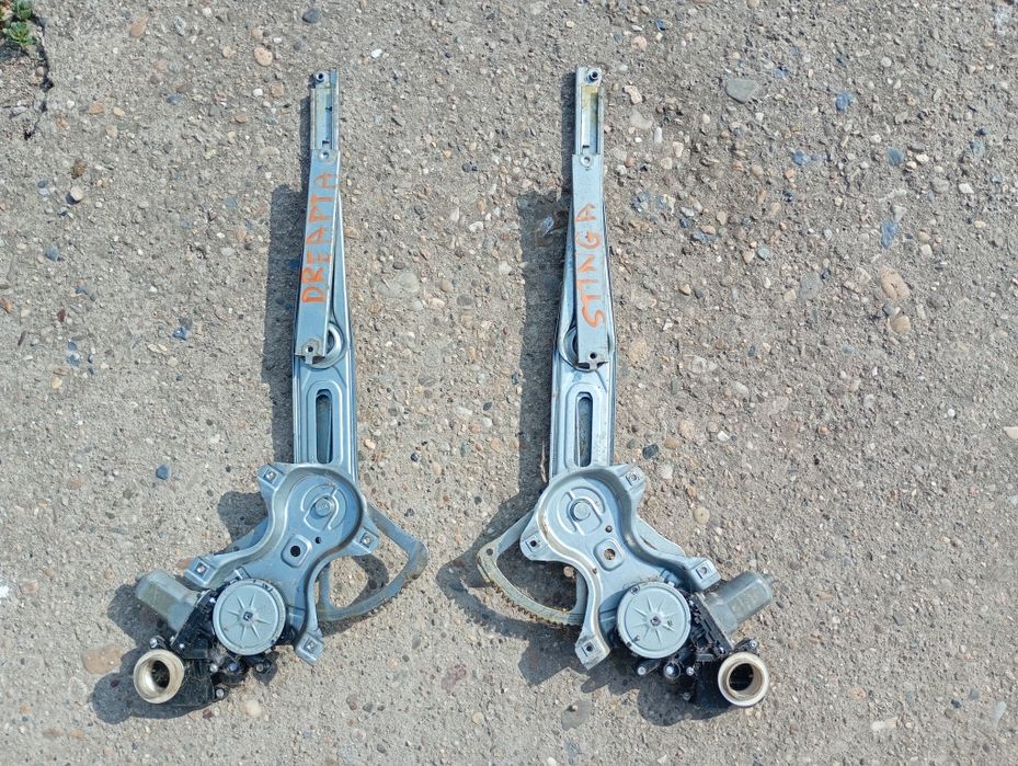 Vînd geam Toyota avensis 2011