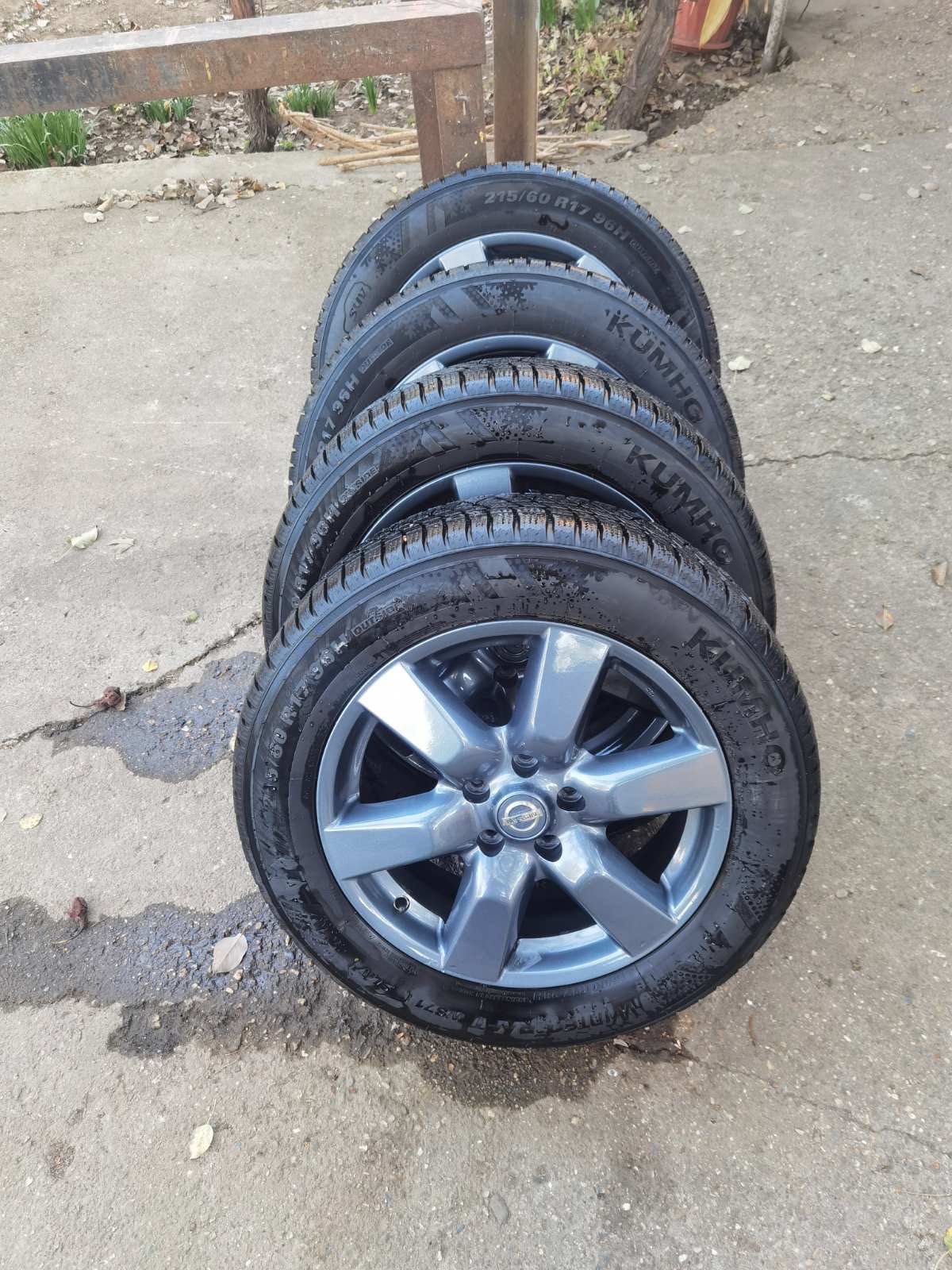 215 60 17 зимни гуми с джанти за Nissan