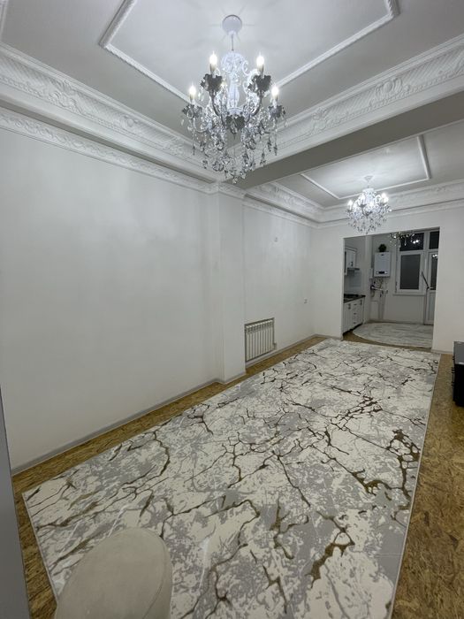 Уй сотилади евро ремонт килинган мебели хамма нарсаси билан сотилади