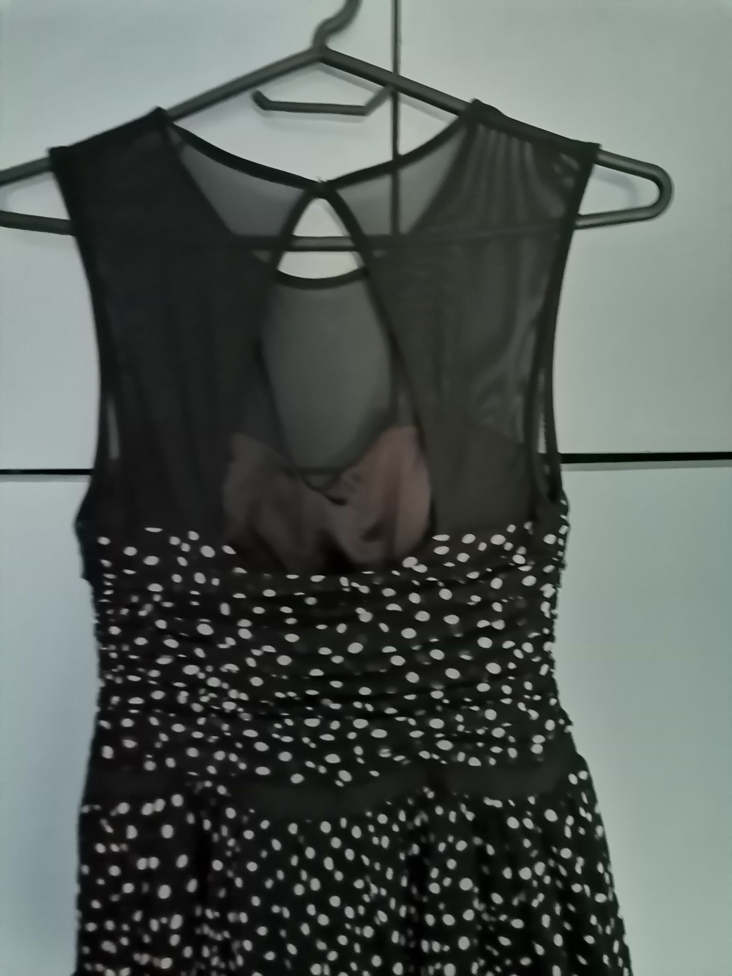 Елегантна рокля на Guess