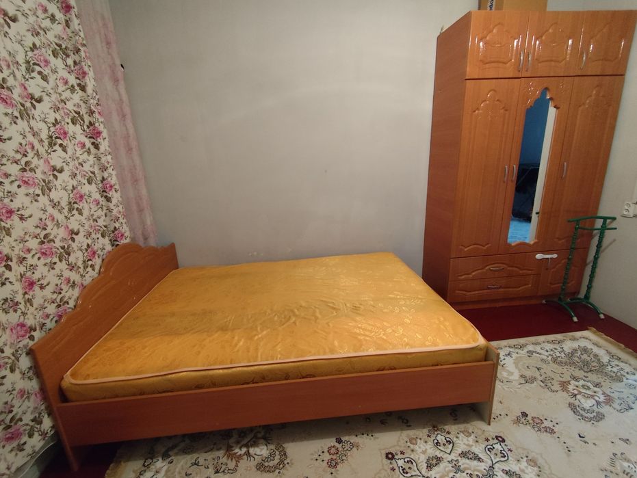 Кровать 2 спальная, шкаф