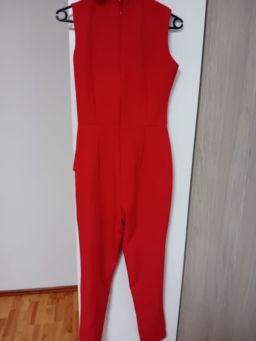 Vând salopeta roșie