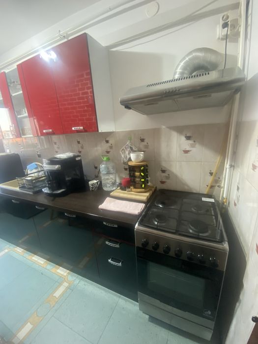 Vand mobila de bucatarie si electrocasnice