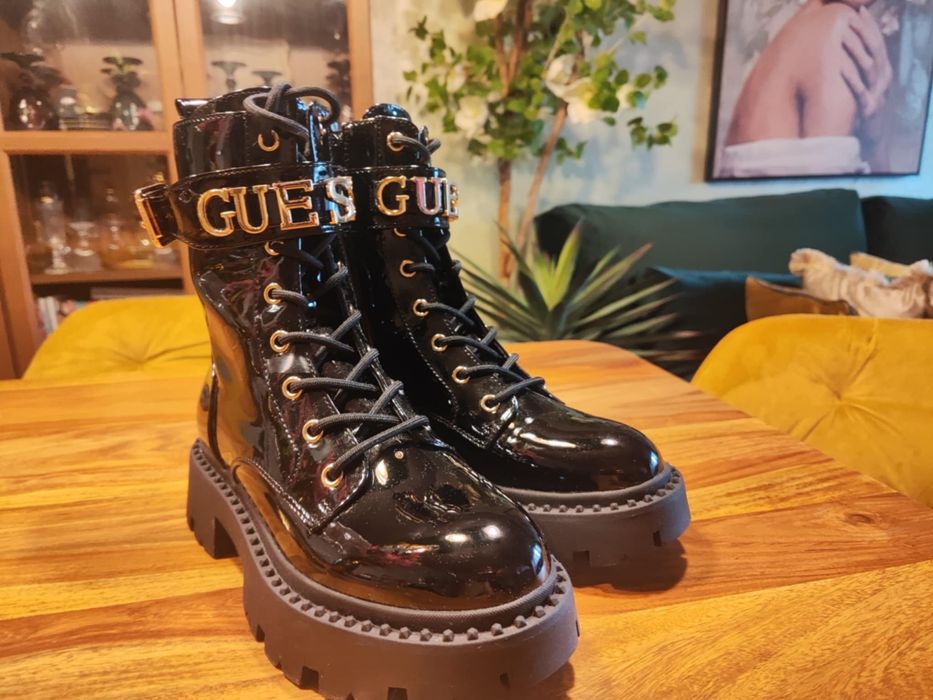 Guess чисто нови обувки /боти/