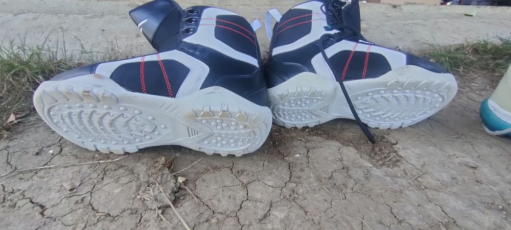 Boots mărime 42 că noi