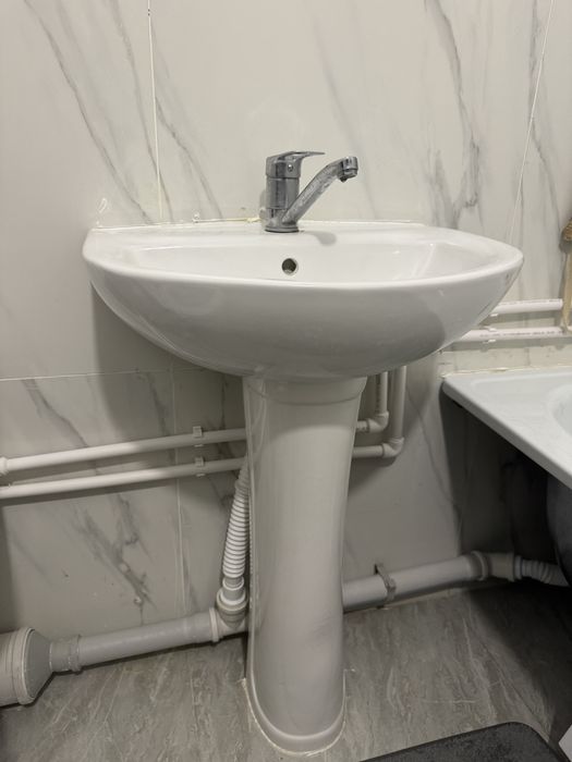 Продам раковину с смесителем почти НОВАЯ пользовались 2 недели!