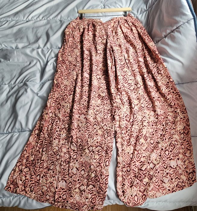 Дамски панталонSTRADIVARIUS. Пролет-лято.ХL размер,Нов,80лв.