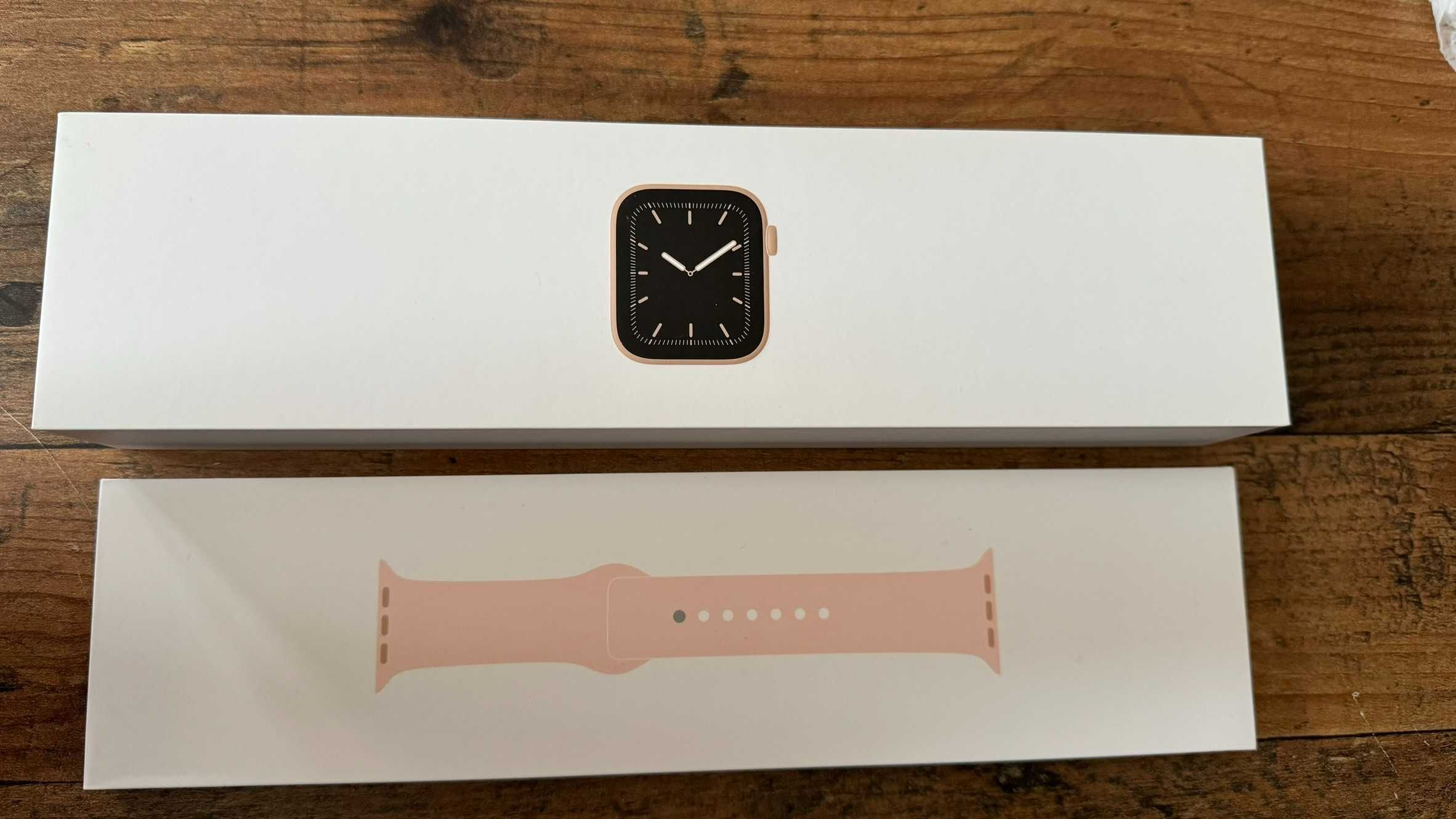 Смарт часовник Apple Watch Series 5 Rose (40mm)