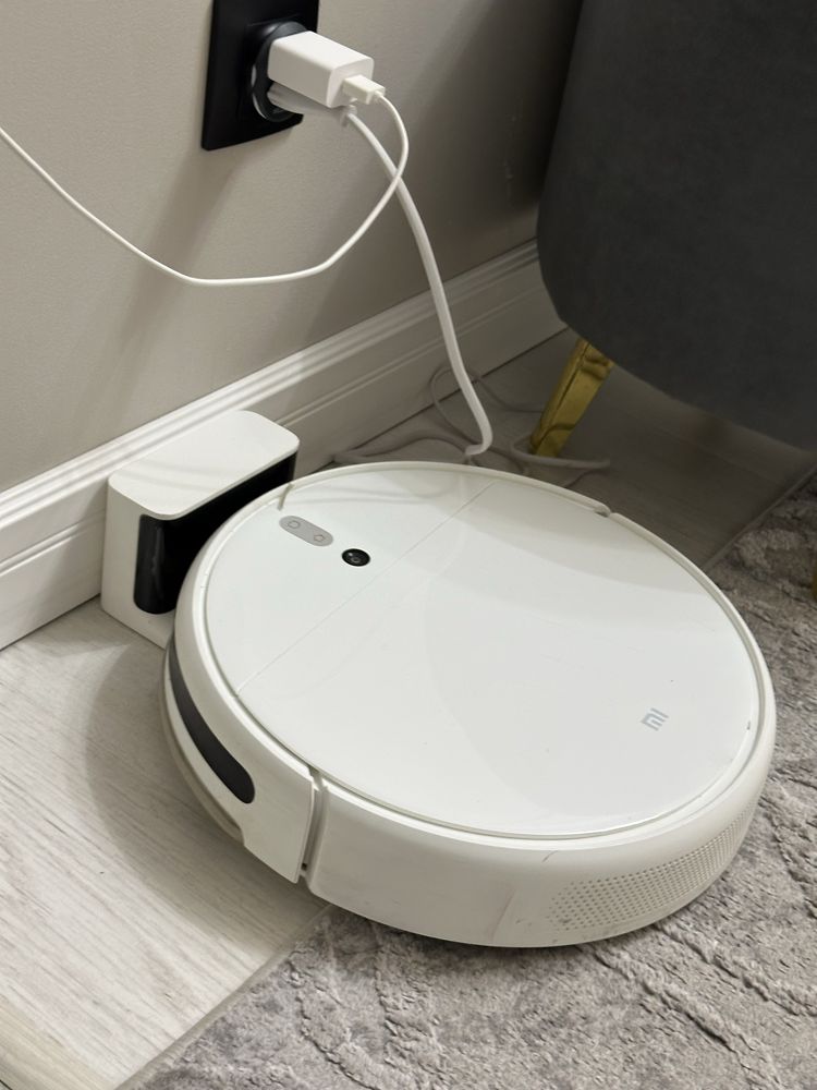 Продам робот-пылесос Xiaomi Mi Robot Vacuum