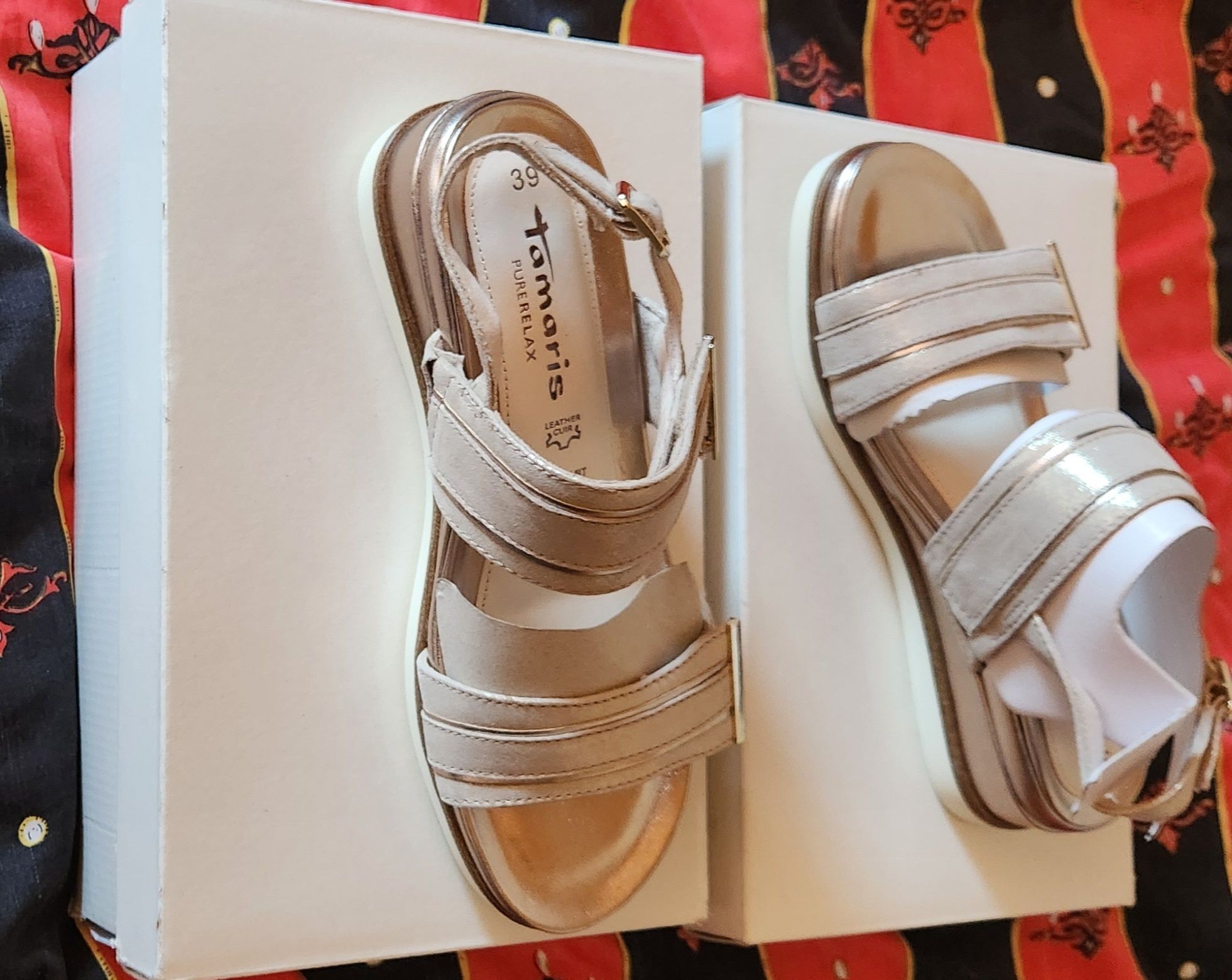 Sandale din piele noi