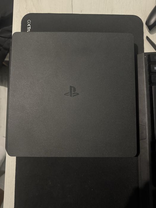 Playstation 4 slim