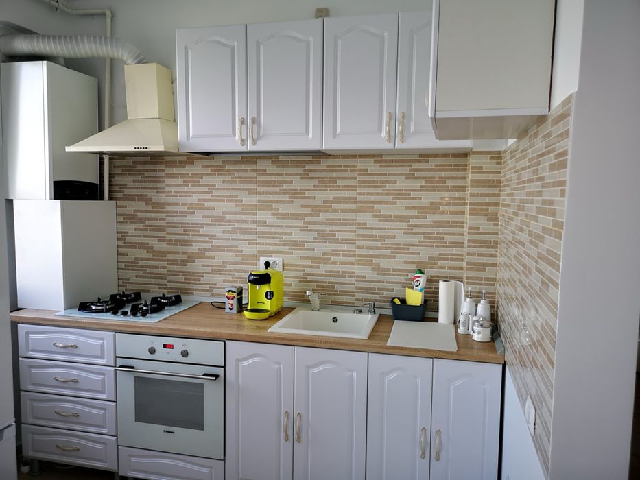 INCHIRIEZ APARTAMENT 2 camere cu 2 bai