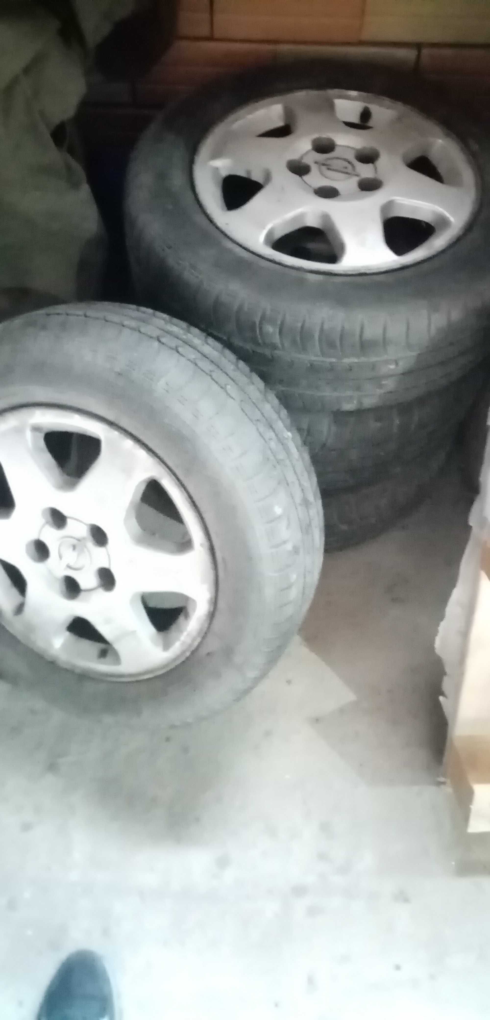Продавам джанти с гуми